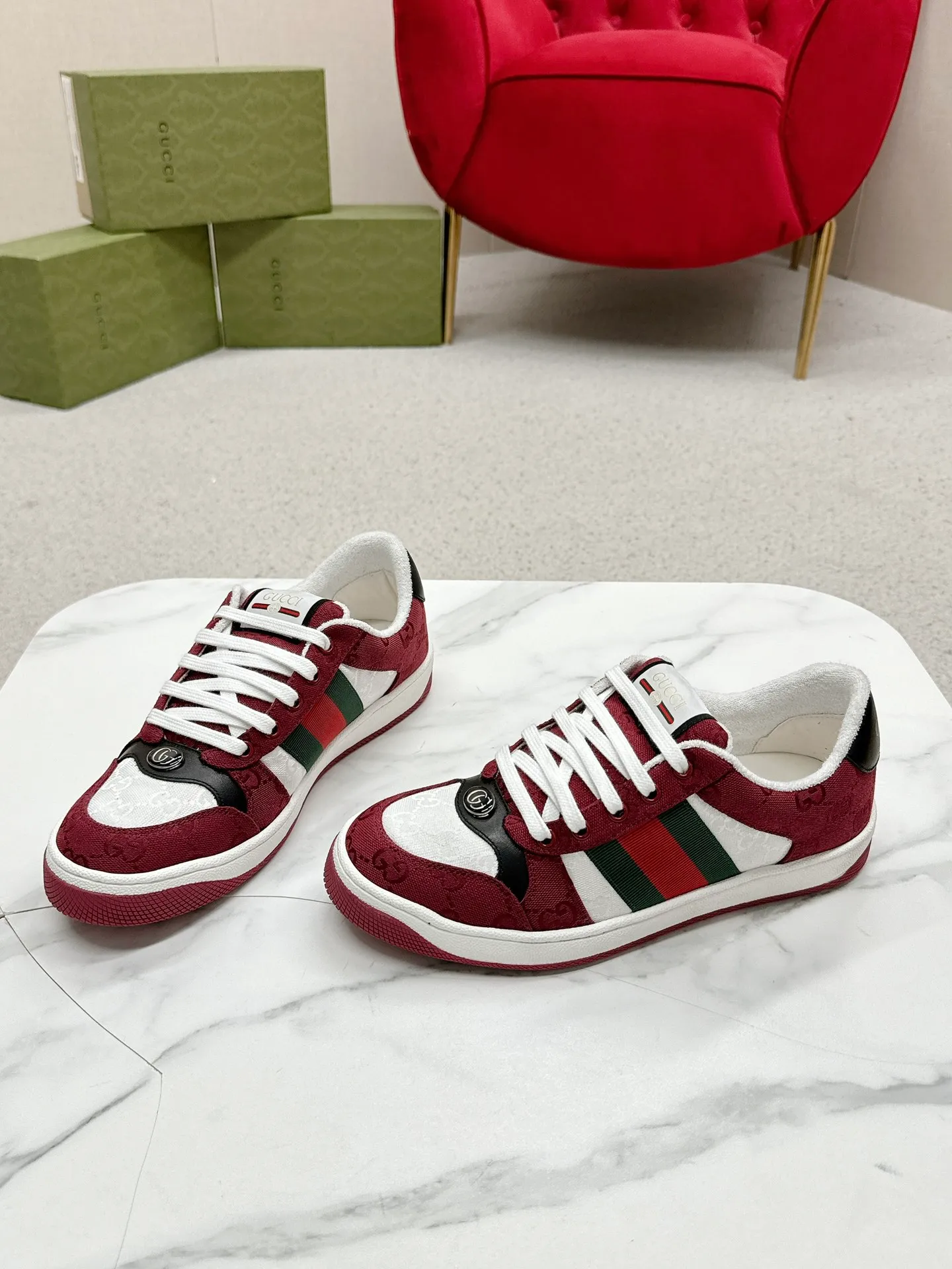 👟👟Ex-factory price 560👟👟 Men’s size +10 Gucci——purchased version GG series distressed dirty shoes-hot style is coming! 9 times out of 10 sales, you will definitely get the money. Ready stock! Spot goods! Spot goods! New colors added - the ultimate version on the market! Purchase the original version and develop it... fabric, material, outsole, and details can be compared at will! Open-mold Swarovski one-to-one replica rhinestone chain...Metal cherry pendant...Metal double G crystal cylindrical mark...Gucci original customized narrow webbing...Super flash series - flash diamond chain. The cherry decoration is detachable and can be changed into two to match with each other to show your personality. Exclusive color-brushed cowhide fabric. Hand-made distressed is very textured and has a sense of luxury! The details of the workmanship can be seen in the drawings, and no line is missed. The original terry cloth is delicate, soft and more comfortable and breathable. The privately stamped two-color original TPU outsole (lower layer is wider, upper layer is narrower). Matching packaging⭐️ Size: Female 35-40 Male 39-44 (Female 41 Male 45 customized)